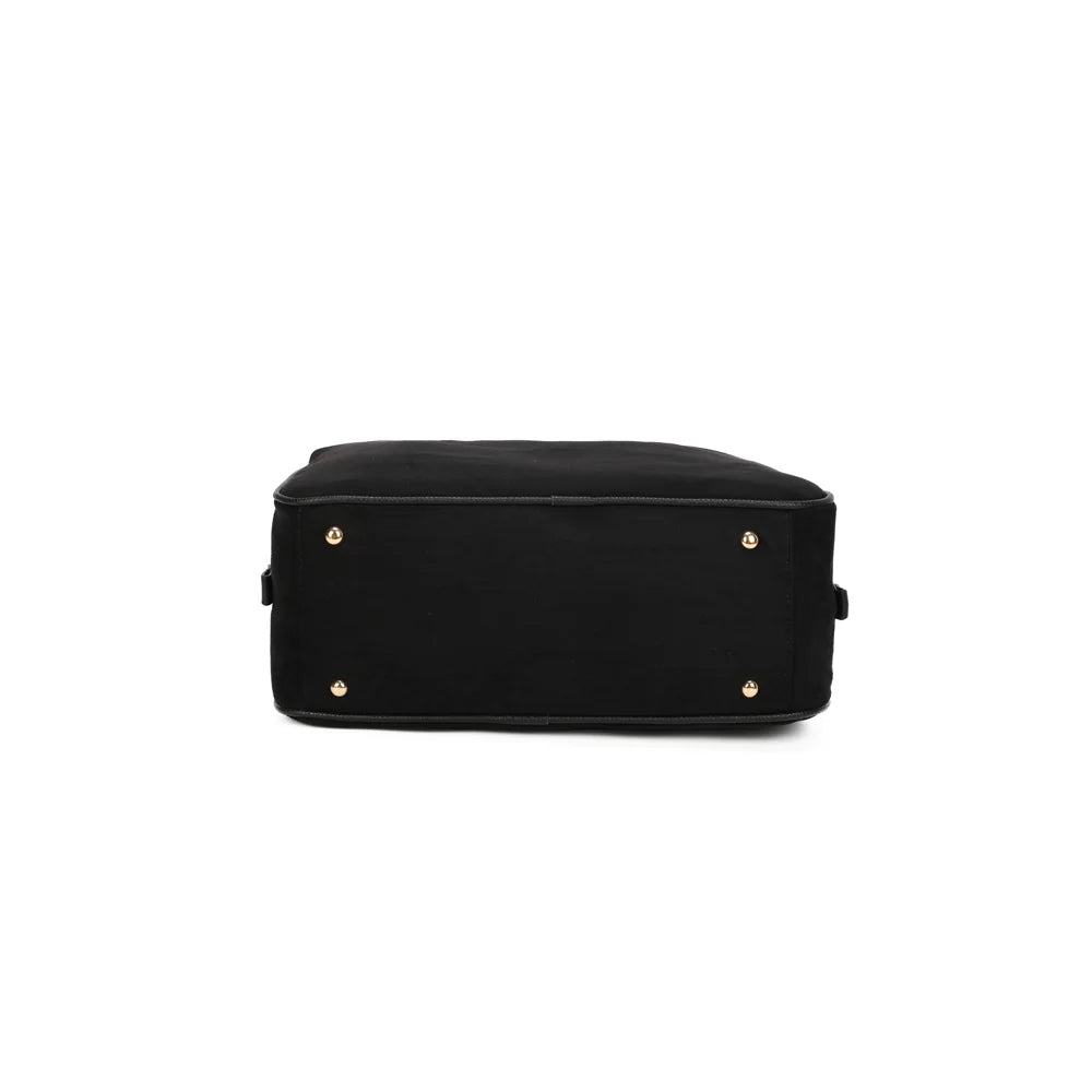 Dessous du sac Ovalia noir : base rectangulaire en suédine synthétique, finitions soignées – réf. M-9451