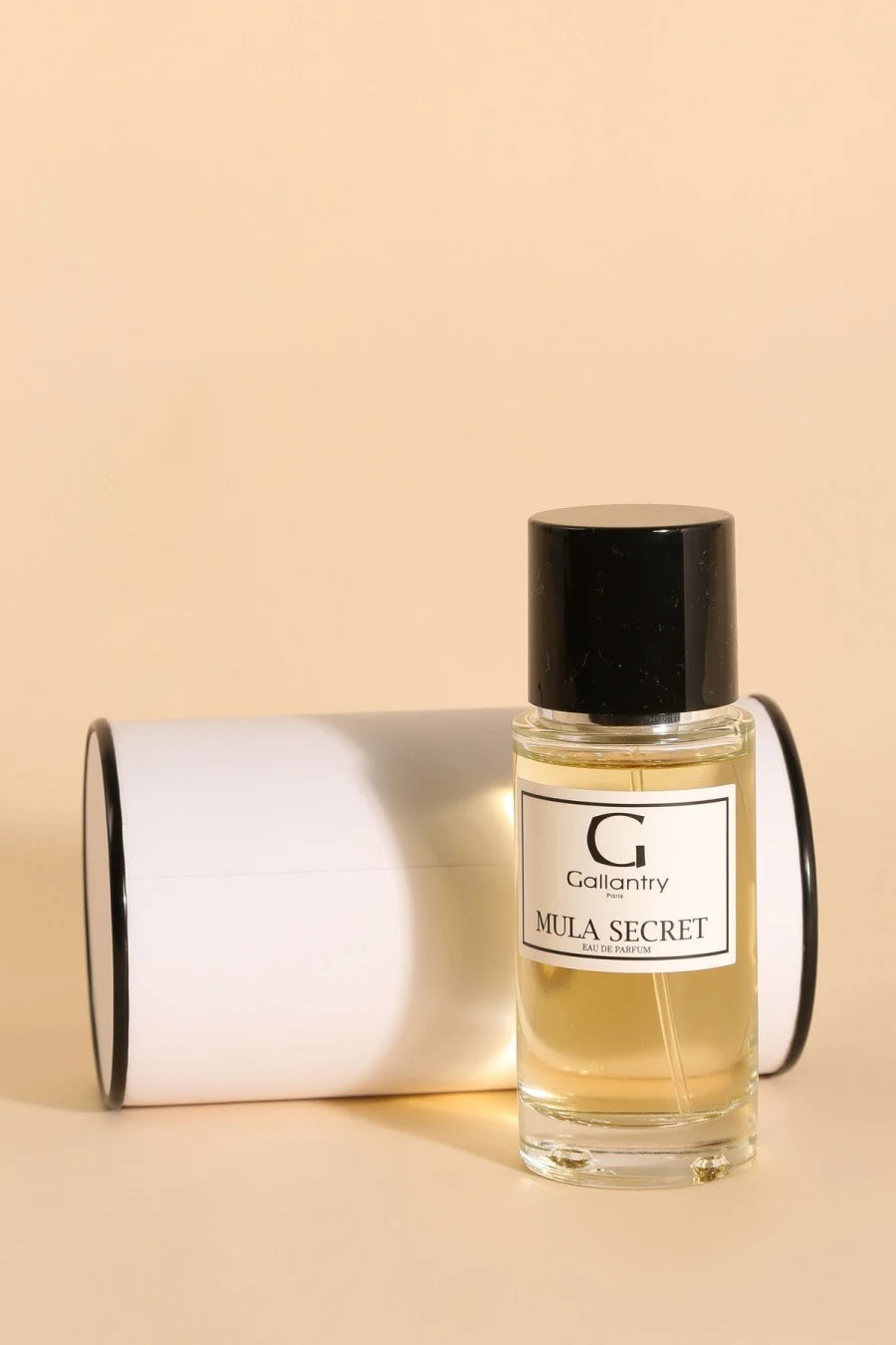 Flacon vaporisateur en verre de 50 ml de l'eau de parfum Mula Secret de Gallantry Paris, bouchon noir