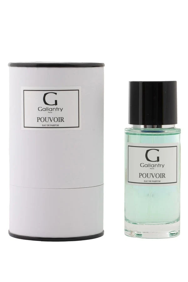 Eau de parfum Pouvoir de Gallantry Paris, flacon 50 ml à bouchon noir posé à côté de sa boîte