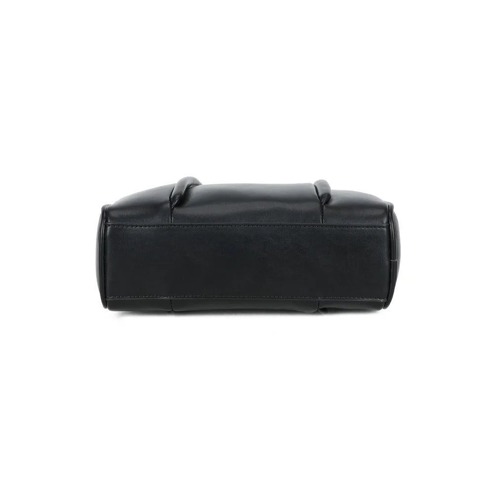 Dessous du Pauline noir : la base d’un format compact de 23 cm de long sur 6 cm de profondeur – réf. KJ-62090