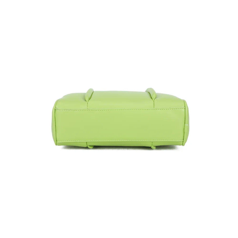 Dessous du Pauline vert clair : la base d’un format compact de 23 cm de long sur 6 cm de profondeur – réf. KJ-62090
