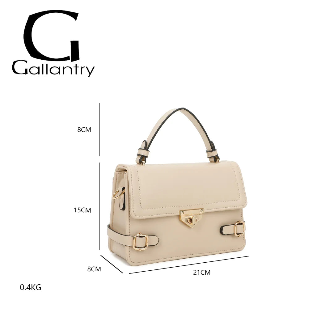 Dimensions du Petit Chic beige : 21 × 8 × 15 cm, poignée de 8 cm de hauteur, pour 0,4 kg seulement – réf. C-0176-2