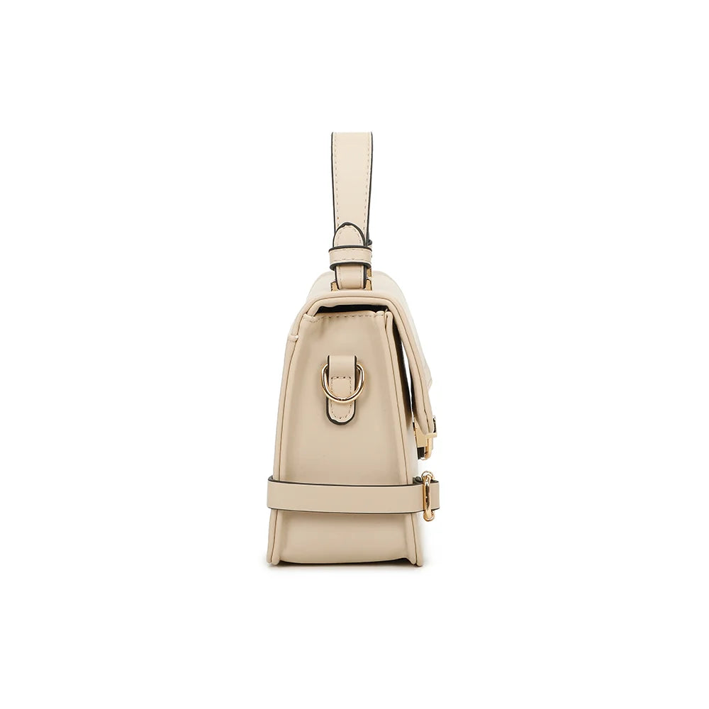 Profil du Petit Chic beige : 8 cm de profondeur et anneau doré pour accrocher la bandoulière – réf. C-0176-2