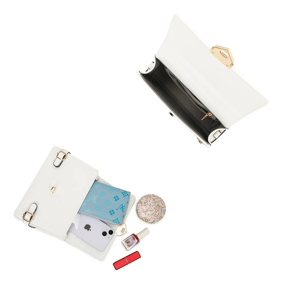 Intérieur du Petit Chic blanc : compartiment principal avec poche, pour téléphone, portefeuille et rouge à lèvres – réf. C-0176-2