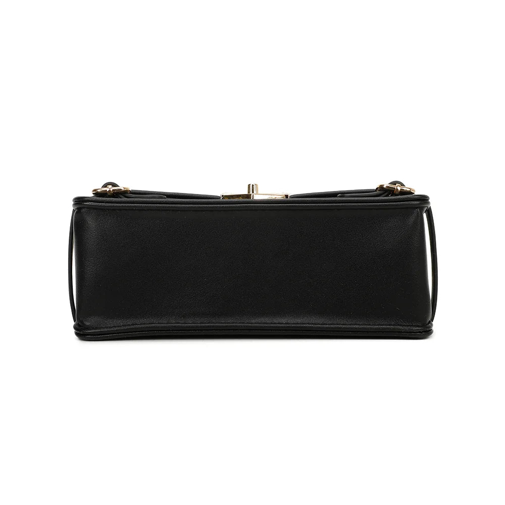 Dessous du Petit Chic noir, une base rectangulaire qui garde la silhouette bien structurée – réf. C-0176-2