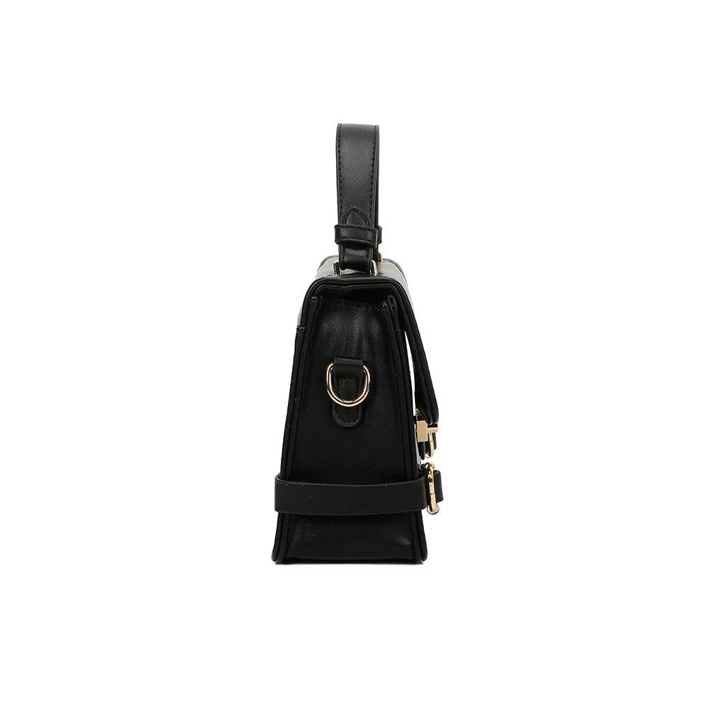Profil du Petit Chic noir : 8 cm de profondeur et anneau doré pour accrocher la bandoulière – réf. C-0176-2