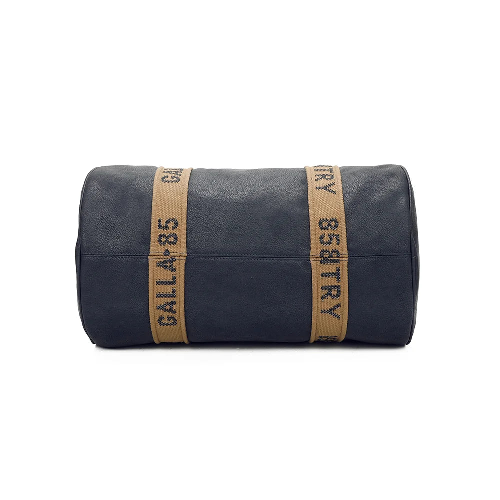 Dessous du Polochon bleu marine : les sangles textiles siglées passent sous le sac cylindrique – réf. Z-83049