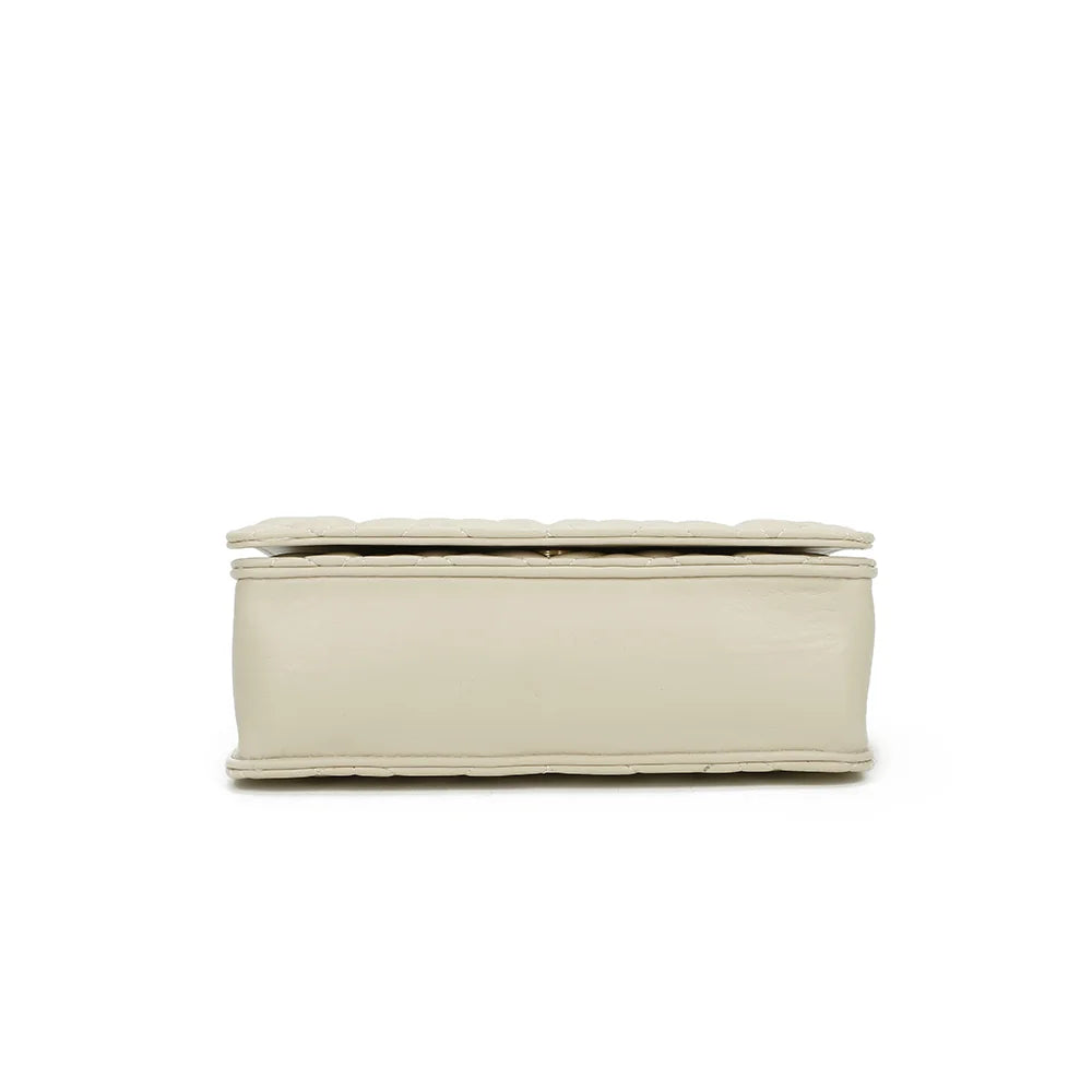 Dessous du Quilted Éclat beige, base rectangulaire nette en synthétique lisse – réf. C-0146