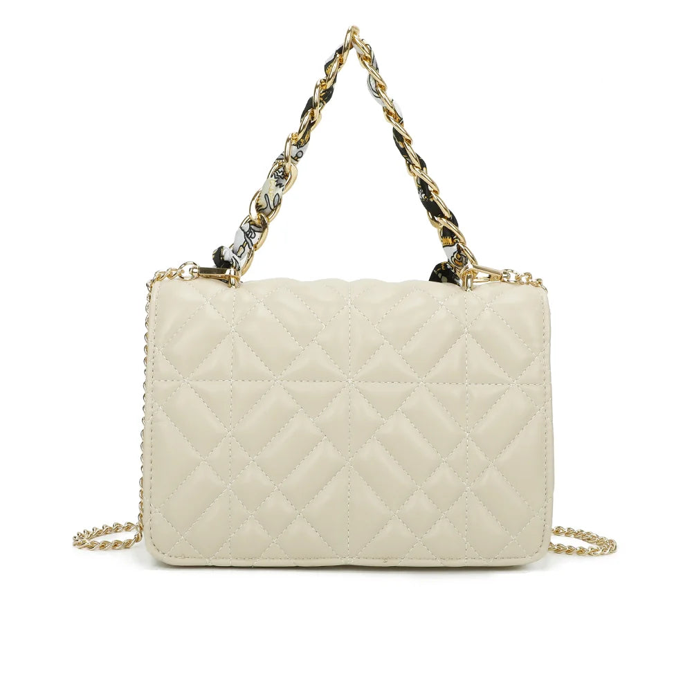 Dos du Quilted Éclat beige : surface matelassée et fine chaîne dorée pour la bandoulière – réf. C-0146