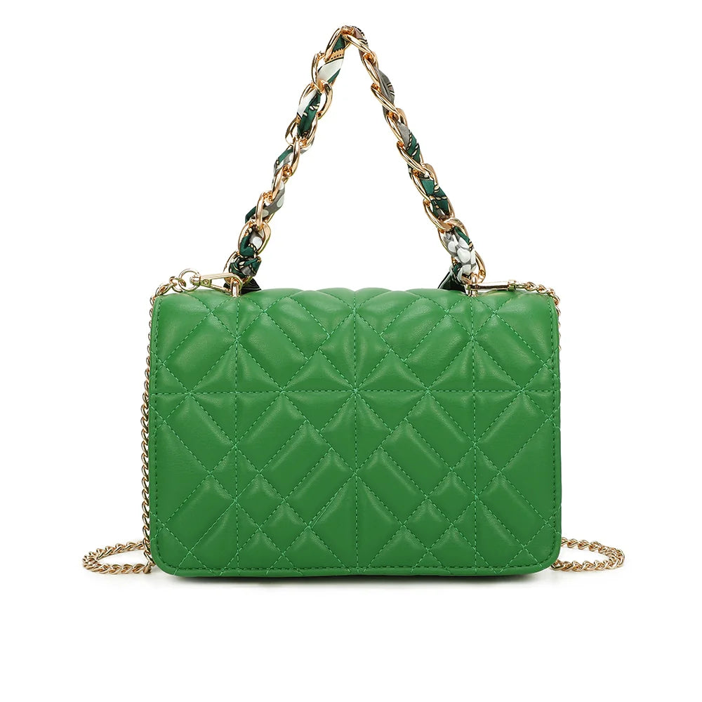 Dos du Quilted Éclat vert : surface matelassée et fine chaîne dorée pour la bandoulière – réf. C-0146