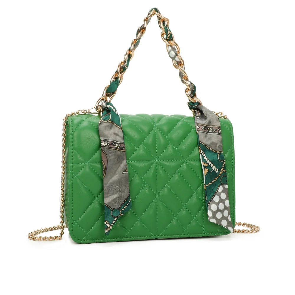 Quilted Éclat vert de trois-quarts : matelassage en losanges et étoiles, rabat et foulard imprimé – réf. C-0146