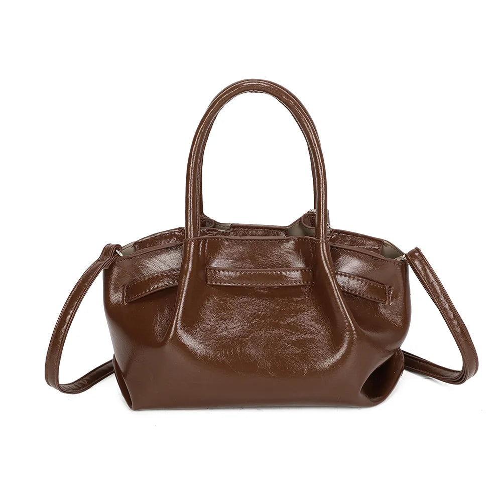 Dos du Romy marron : surface synthétique lisse et brillante, anses arrondies fixées de chaque côté – réf. A-9156