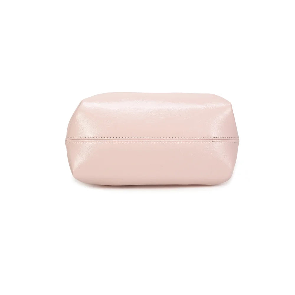 Dessous du Romy rose : base de 25 × 12 cm en synthétique brillant, assortie au reste du sac – réf. A-9156