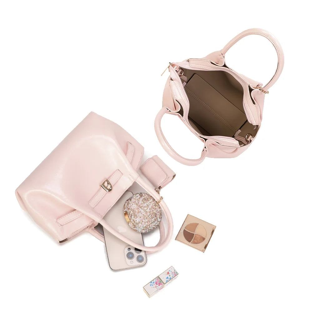 Intérieur du Romy rose : grand compartiment, poche zippée et poches plates pour le téléphone – réf. A-9156