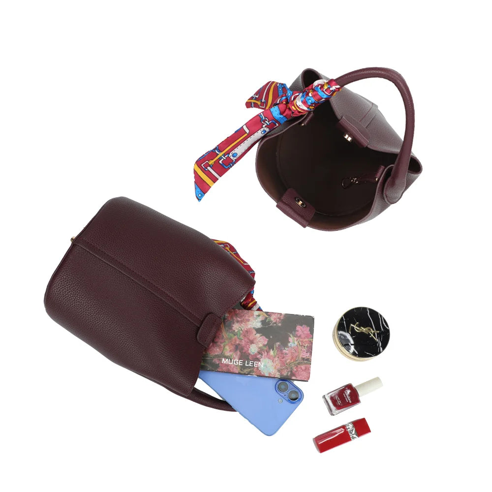Intérieur du Ruban Chic bordeaux : un compartiment principal pour smartphone et petits essentiels – réf. KJ-62087