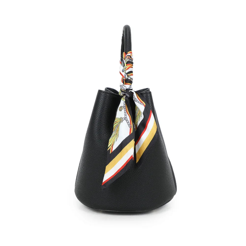 Ruban Chic noir de profil : anneau doré pour accrocher la bandoulière amovible – réf. KJ-62087