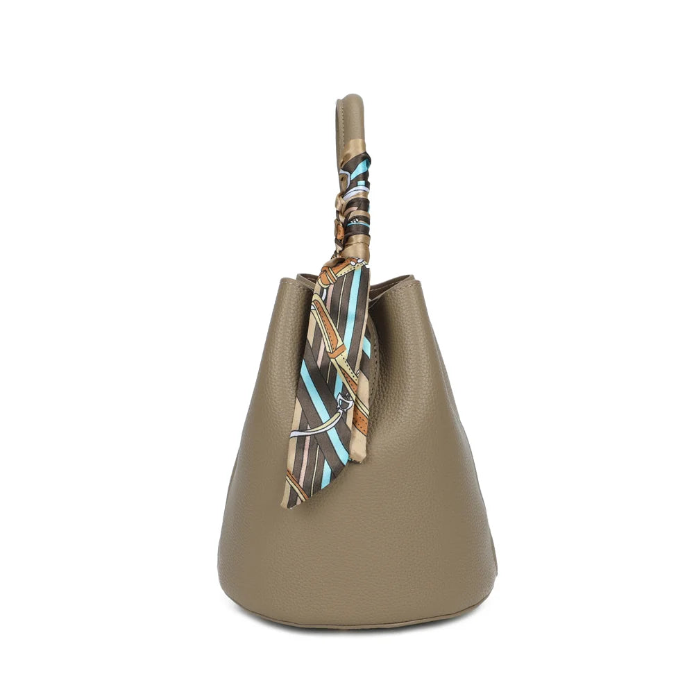 Ruban Chic taupe foncé de profil : anneau doré pour accrocher la bandoulière amovible – réf. KJ-62087