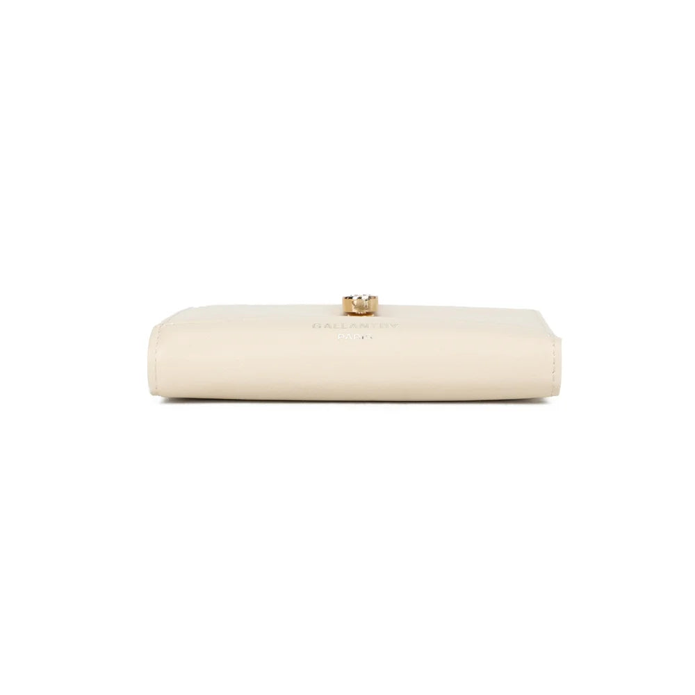 Dessous du portefeuille Ruby beige, format compact qui se glisse dans tous les sacs – réf. SF-69057
