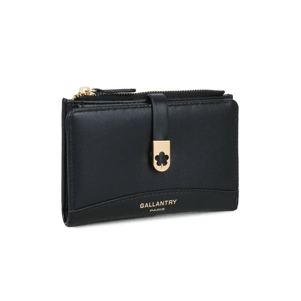 Portefeuille Ruby noir de trois quarts : patte à fermoir fleur doré et zip sur le dessus – réf. SF-69057