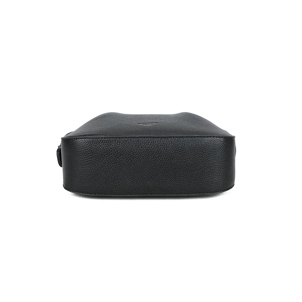 Dessous du Sélya noir en simili cuir grainé, pour un sac qui garde sa jolie forme arrondie – réf. R-2043