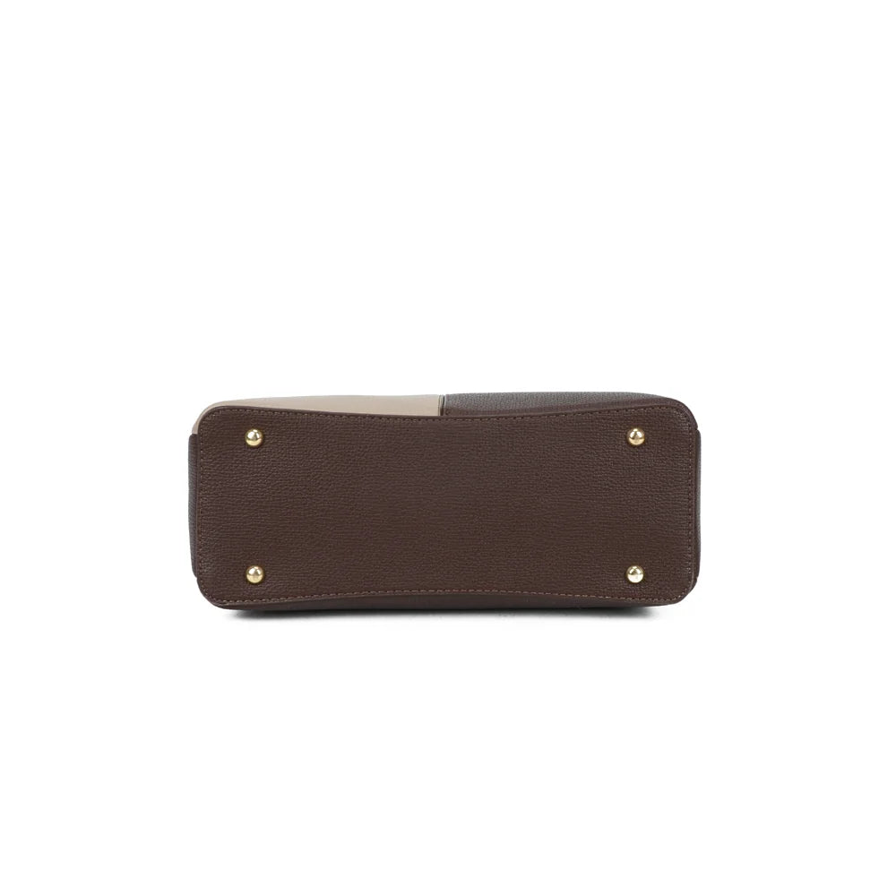 Vue de dessous du Serena Duo café, pour découvrir la base du sac en simili cuir grainé – réf. M-9130-A