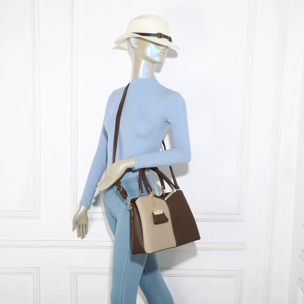 Sac à main femme Serena Duo café porté, à la main ou en bandoulière grâce à sa sangle amovible – réf. M-9130-A