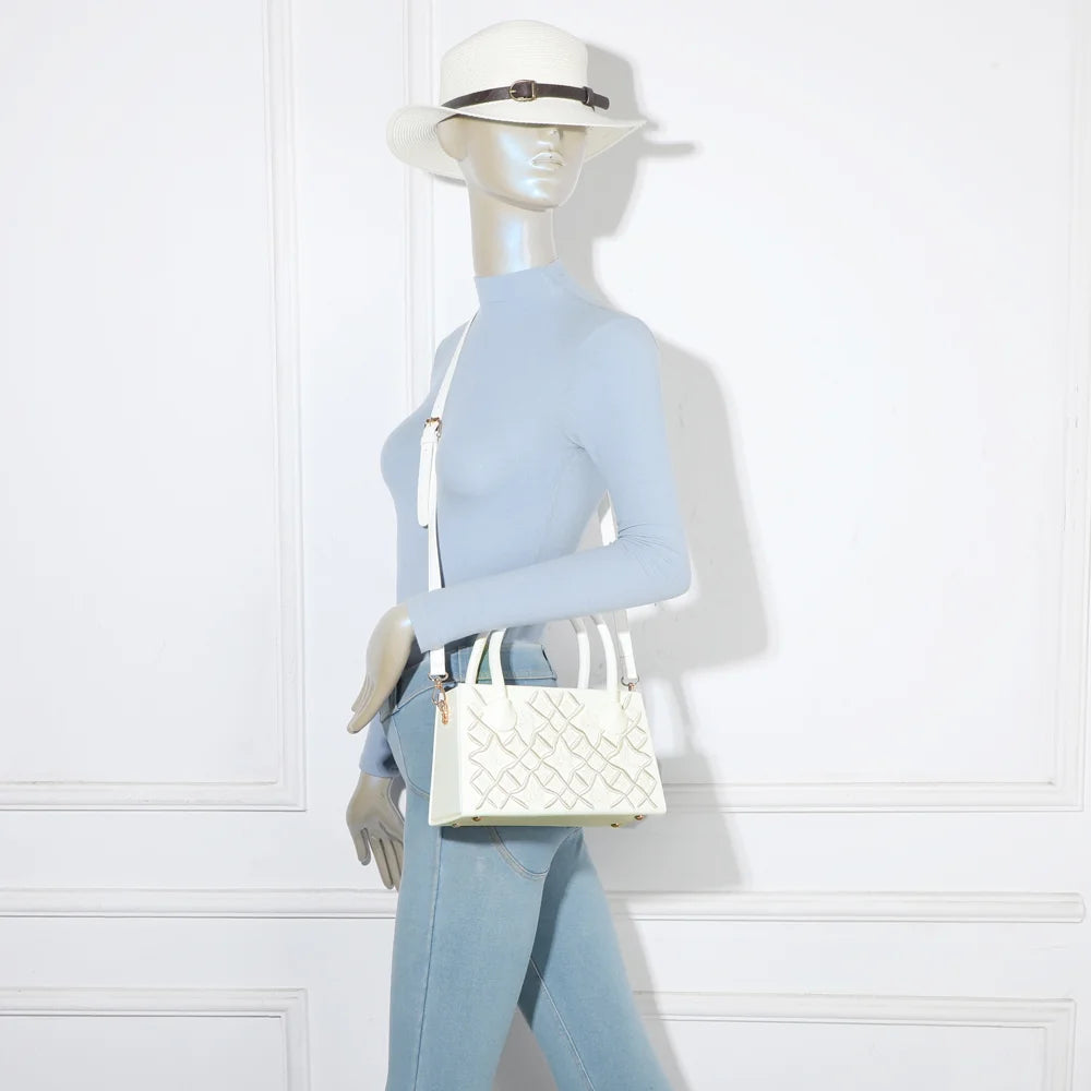 Sac à main femme Sienna blanc porté, à la main ou avec sa bandoulière amovible – réf. YL-26014