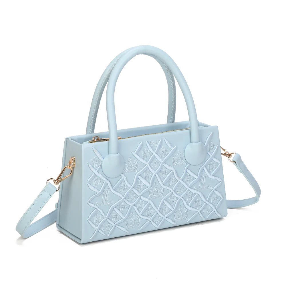 Sienna bleu clair de trois quarts : silhouette structurée, zip doré et attache de bandoulière – réf. YL-26014