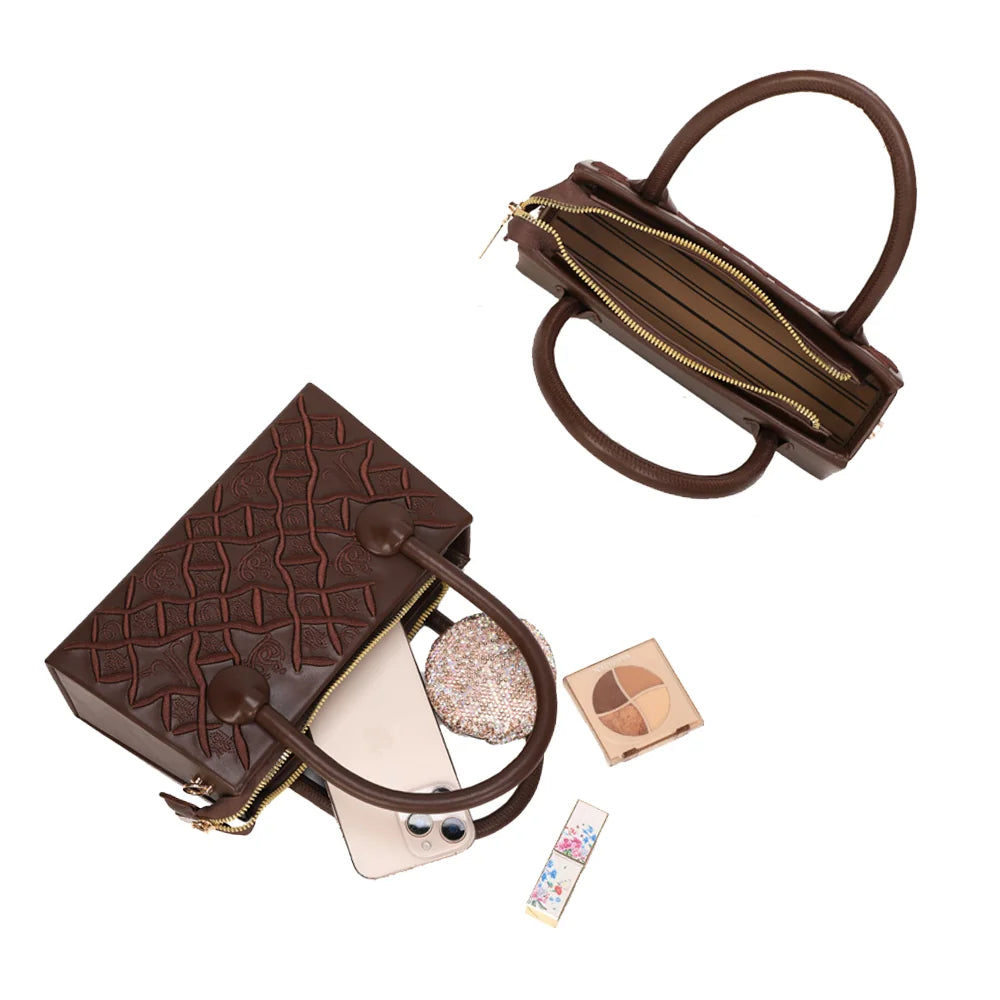 Intérieur du Sienna café : zip doré, doublure synthétique, téléphone et maquillage – réf. YL-26014