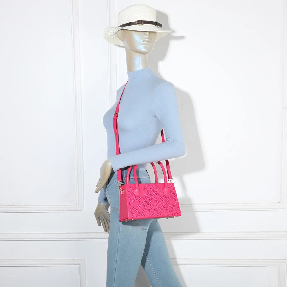 Sac à main femme Sienna fuschia porté, à la main ou avec sa bandoulière amovible – réf. YL-26014