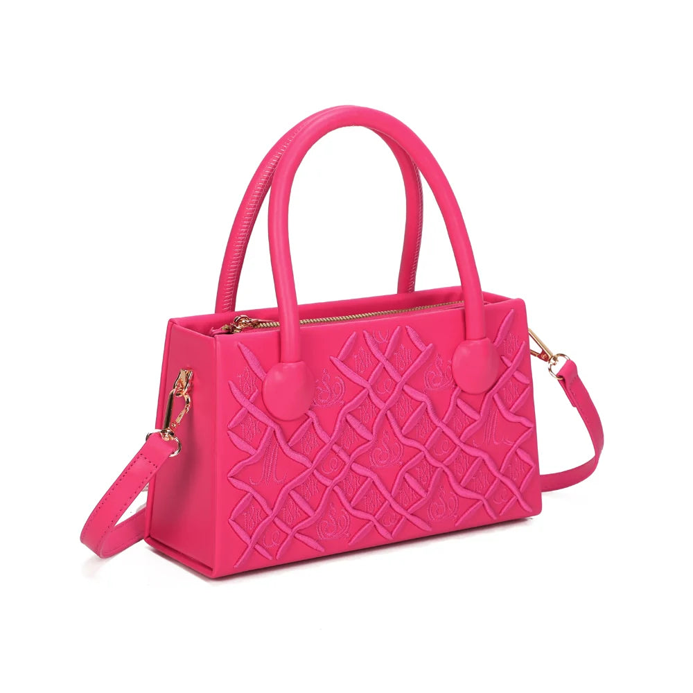Sienna fuschia de trois quarts : silhouette structurée, zip doré et attache de bandoulière – réf. YL-26014