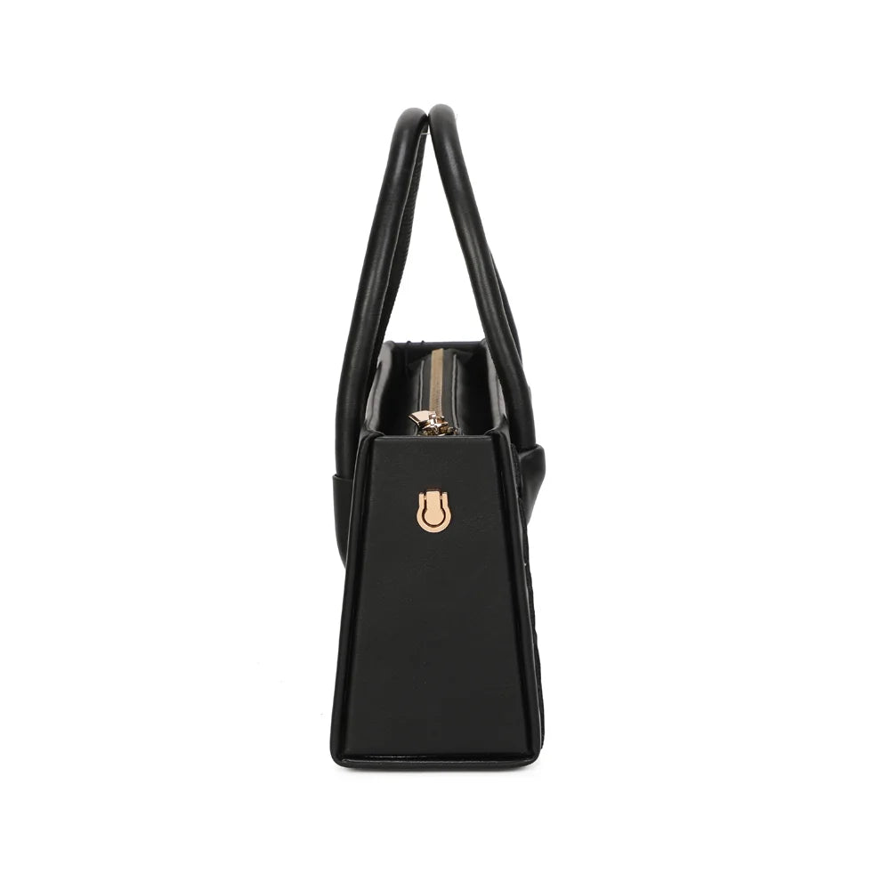 Profil du Sienna noir : 8 cm de profondeur et anneau doré pour la bandoulière – réf. YL-26014