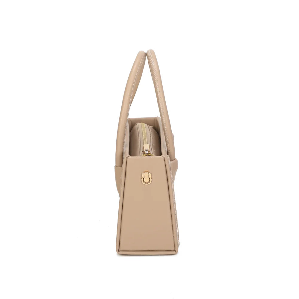 Profil du Sienna taupe : 8 cm de profondeur et anneau doré pour la bandoulière – réf. YL-26014