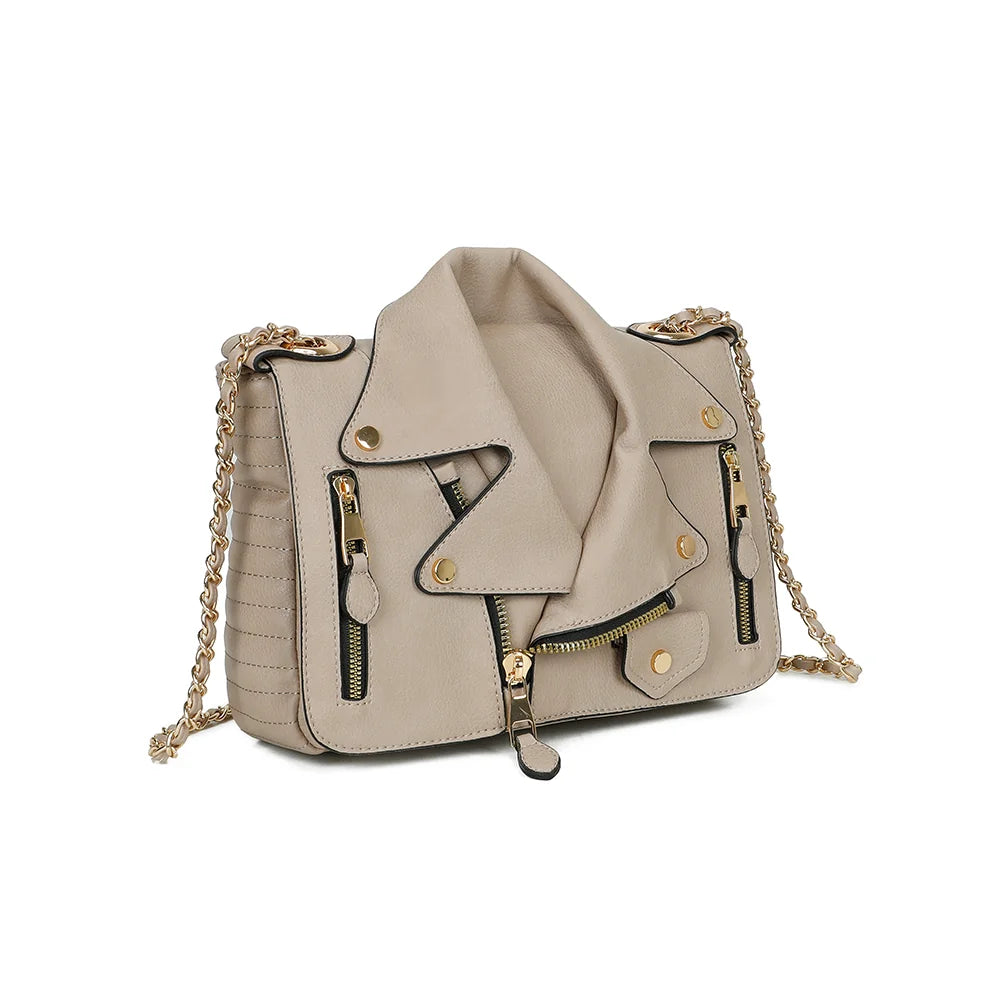 Sky Rider taupe de trois quarts : revers de col, rivets dorés et chaîne entrelacée de simili cuir – réf. G-7498