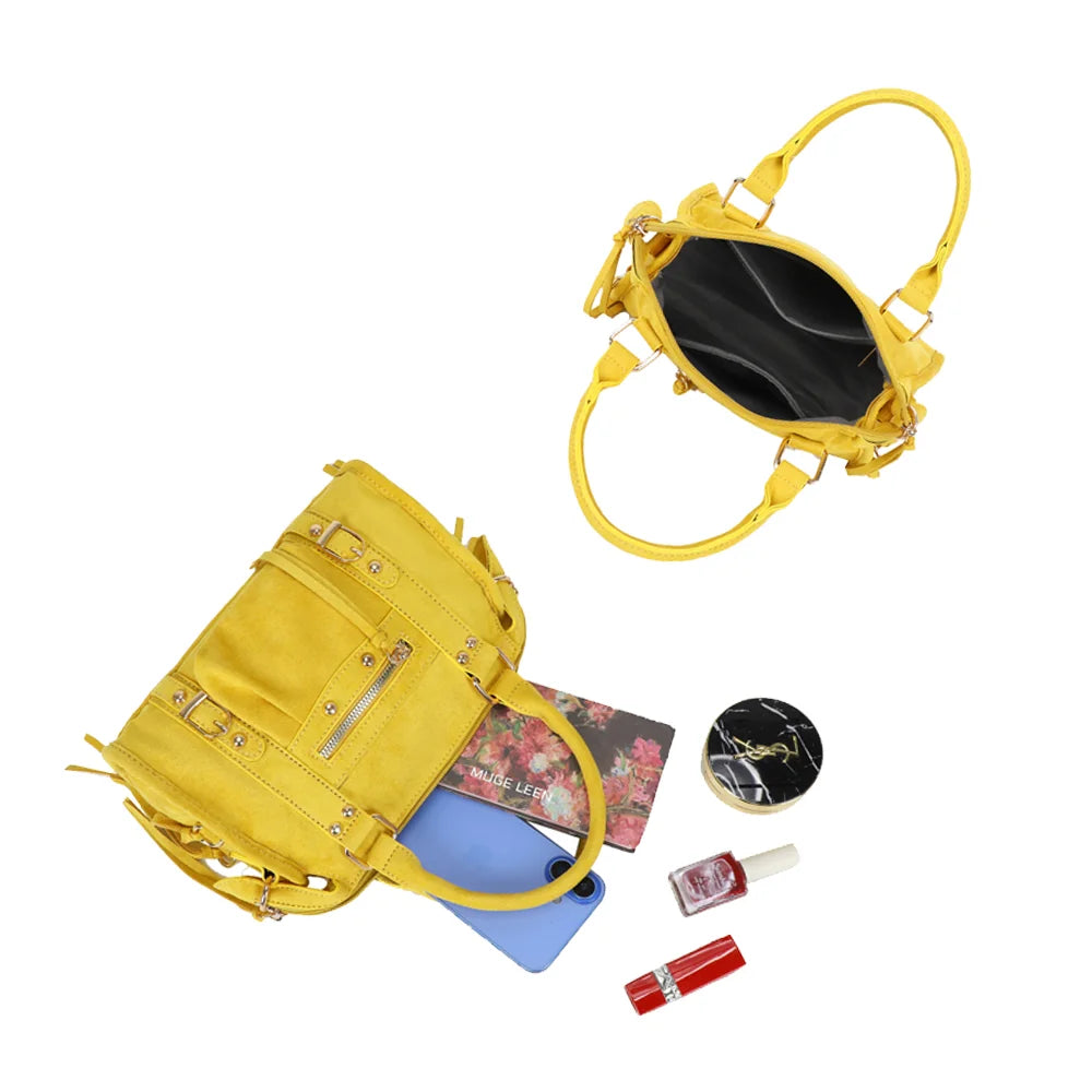 Intérieur du Skyla en jaune : fermeture éclair, doublure synthétique et poches plaquées pour vos essentiels – réf. Z-1979-6A
