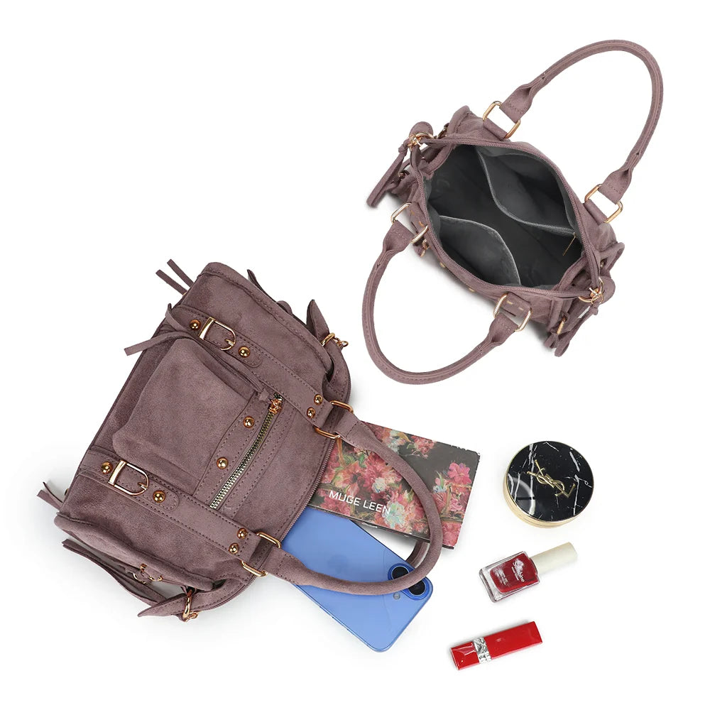 Intérieur du Skyla en rose foncé : fermeture éclair, doublure synthétique et poches plaquées pour vos essentiels – réf. Z-1979-6A