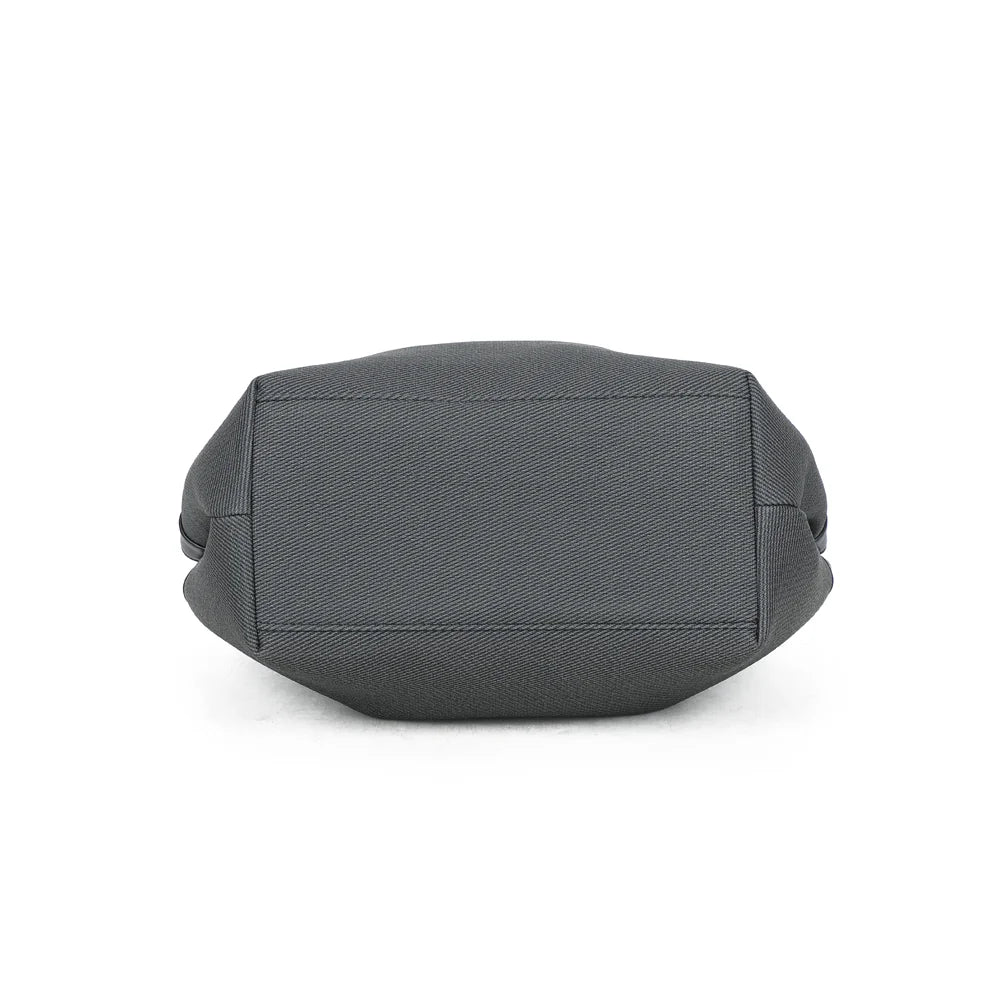 Dessous du Solara noir, en tissu texturé assorti au corps du sac – réf. DQ-8729