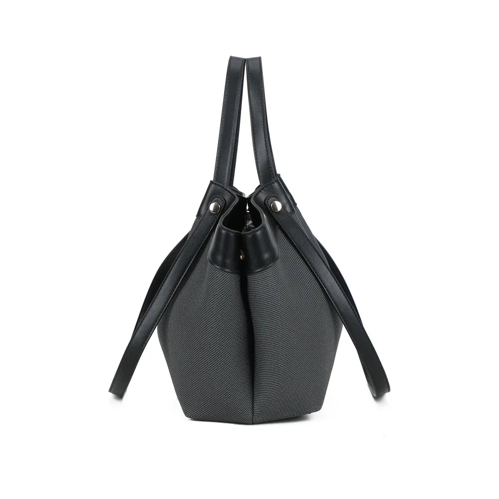 Profil du Solara noir : 12 cm de profondeur et anses longues pour l’épaule – réf. DQ-8729