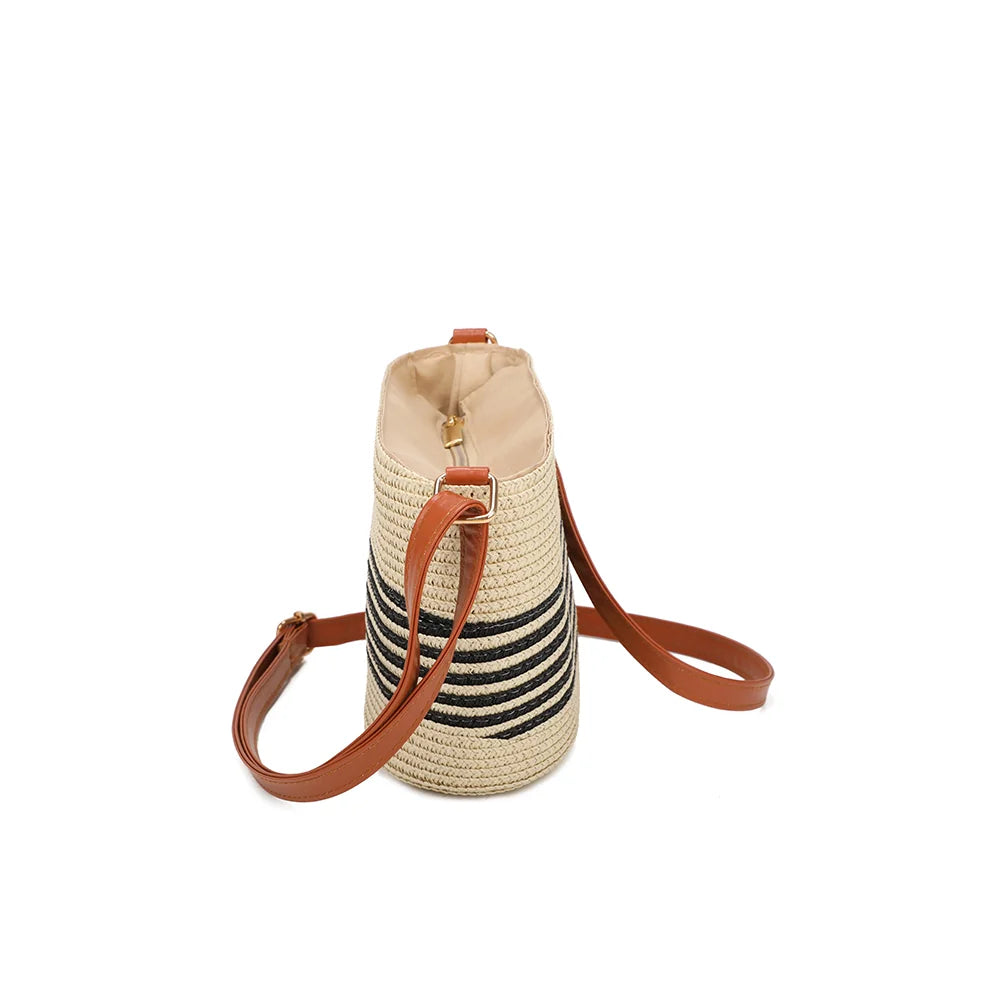 Profil du Solea beige/noir : format compact de 9 cm de profondeur et bandoulière réglable camel – réf. JA-29001-1
