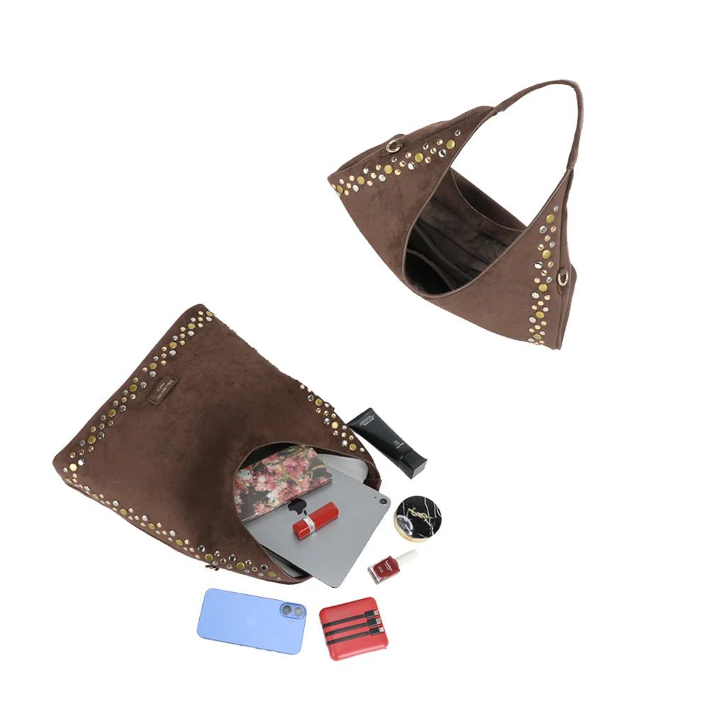 Intérieur du Soléane café : de la place pour tablette, téléphone, portefeuille et maquillage – réf. JC-53002