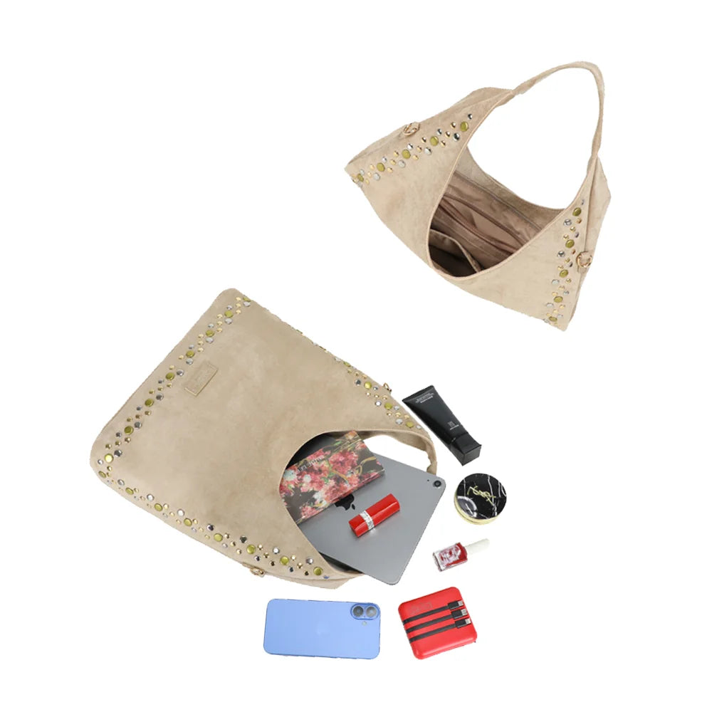 Intérieur du Soléane taupe : de la place pour tablette, téléphone, portefeuille et maquillage – réf. JC-53002