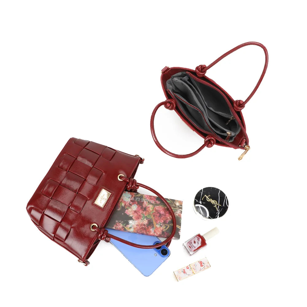 Intérieur du Sonia bordeaux : doublure synthétique et poches intérieures, dont une zippée – réf. DG-5806
