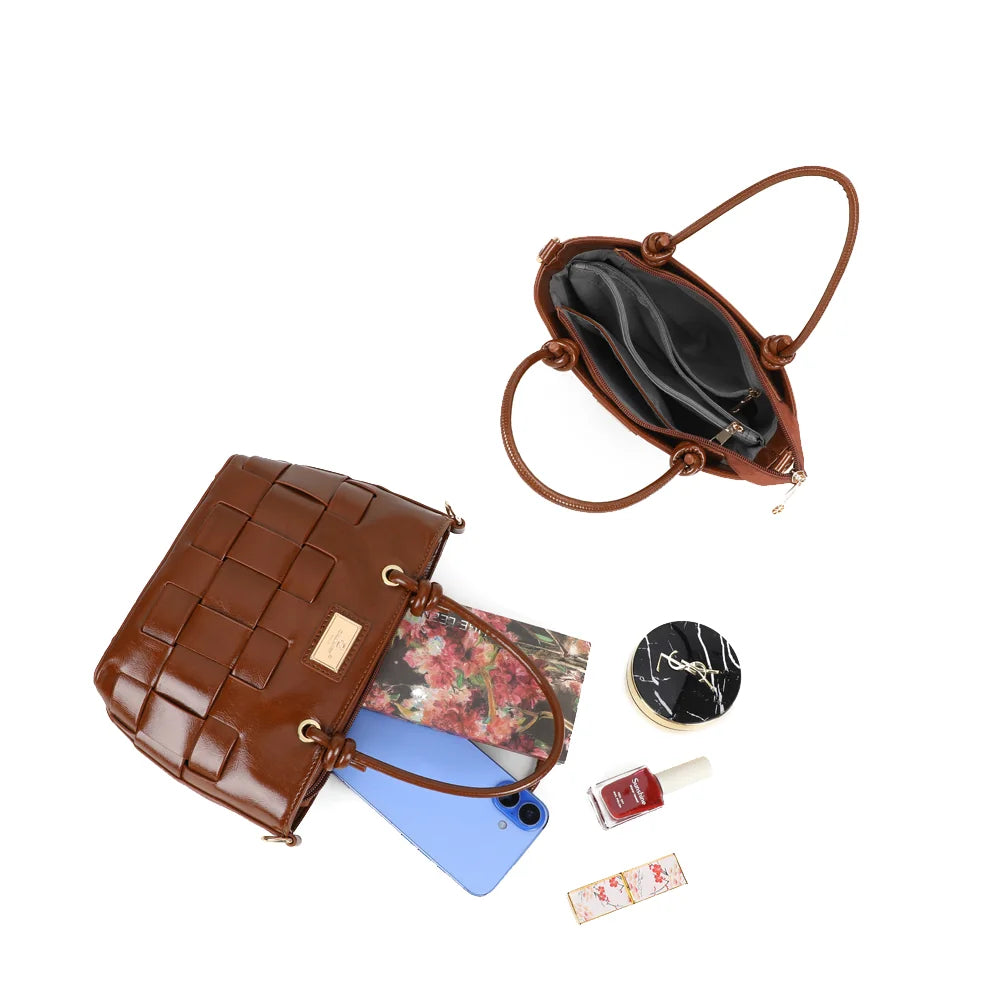 Intérieur du Sonia marron : doublure synthétique et poches intérieures, dont une zippée – réf. DG-5806