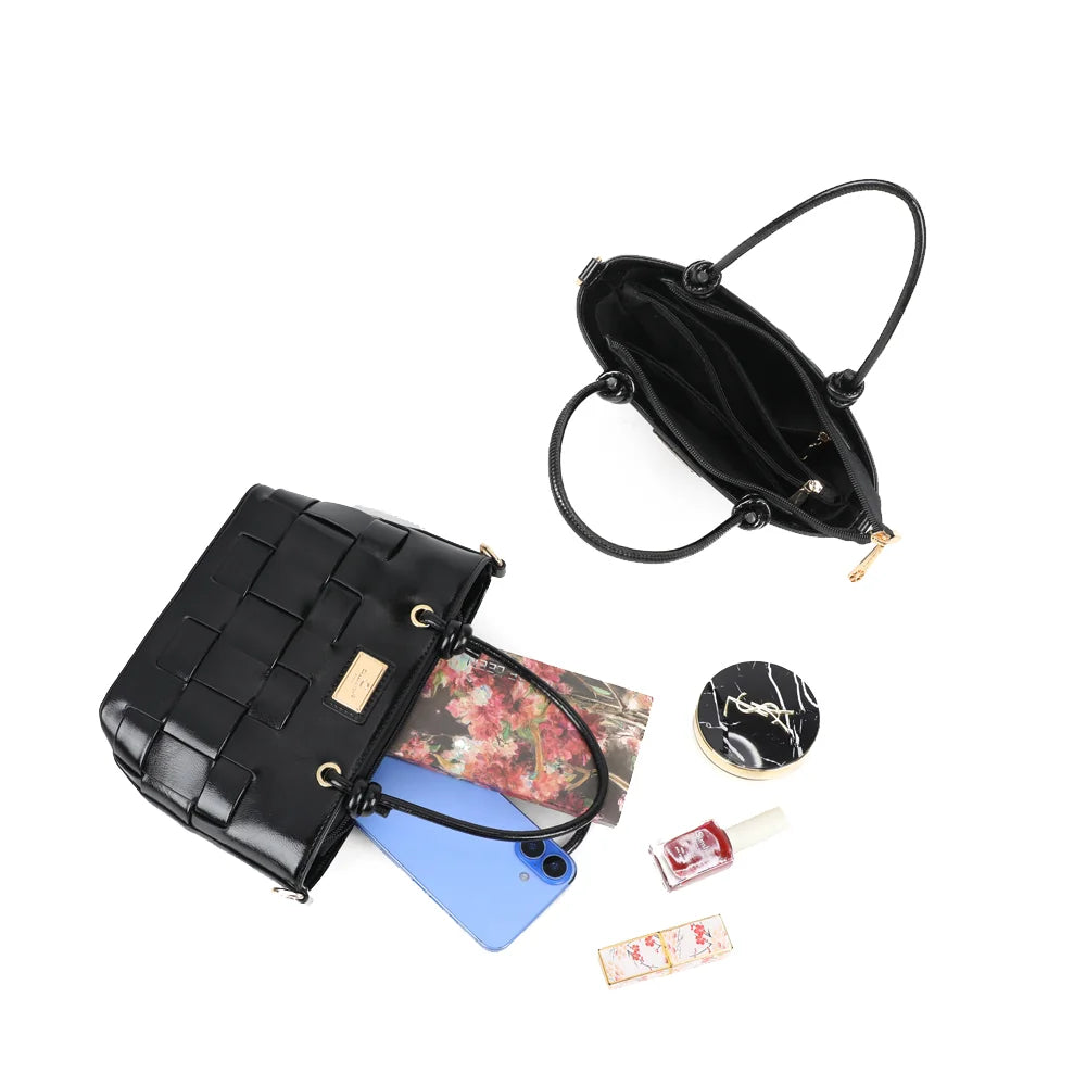 Intérieur du Sonia noir : doublure synthétique et poches intérieures, dont une zippée – réf. DG-5806