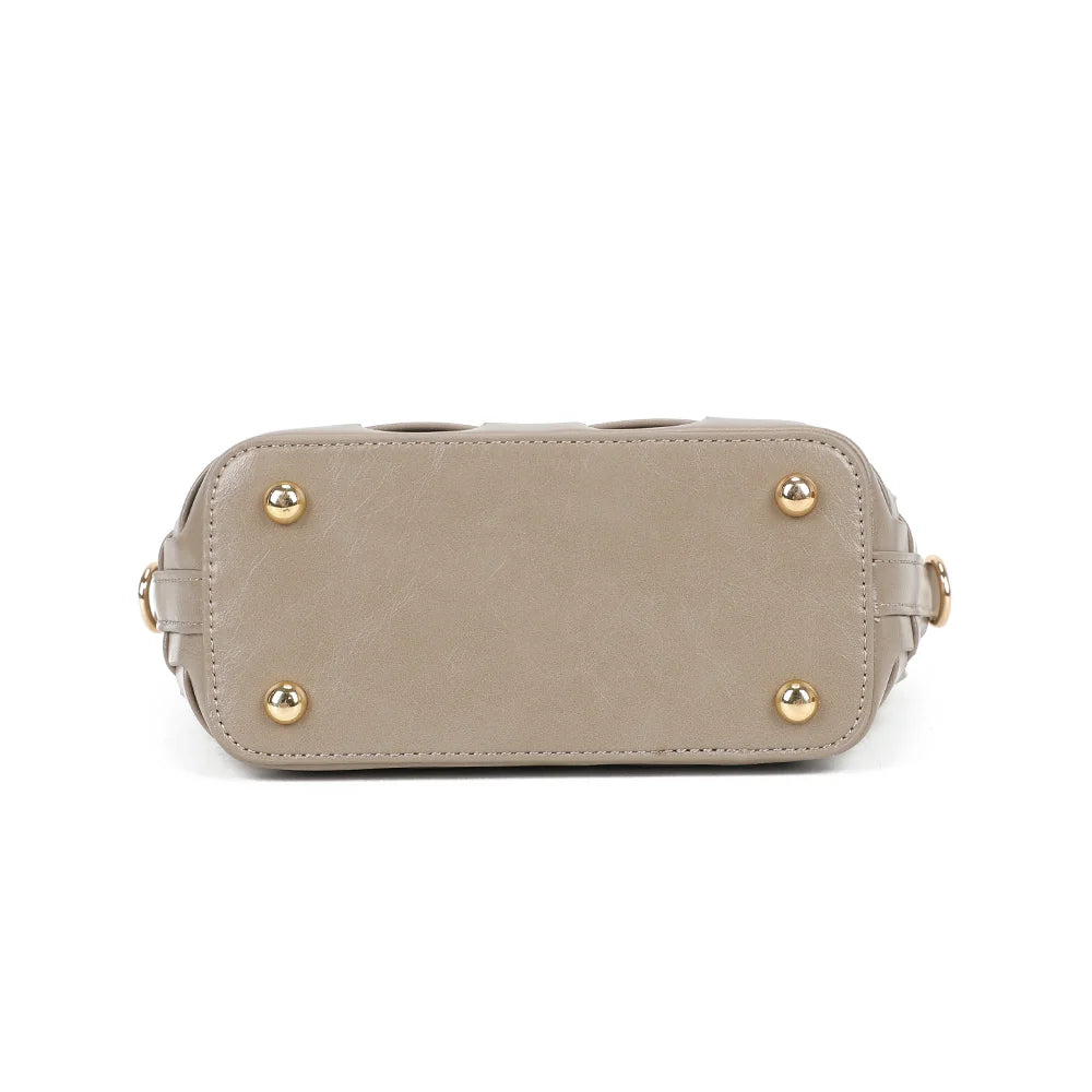 Dessous du sac Sonia taupe foncé, base protégée par de petits pieds métalliques dorés – réf. DG-5806