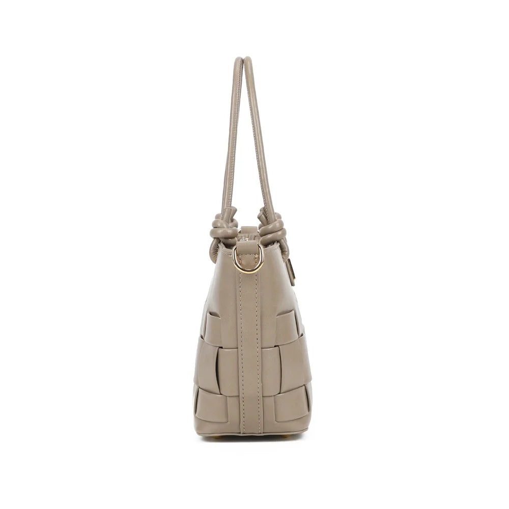 Profil du Sonia taupe foncé : 9 cm de profondeur et anneau doré pour accrocher la bandoulière – réf. DG-5806