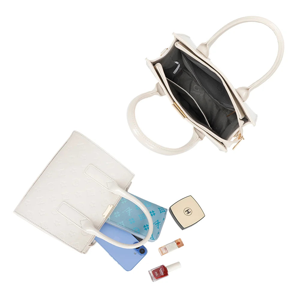 Intérieur doublé du Stella beige avec poches et fermeture zippée pour ranger téléphone et pochette – réf. R-1627-2