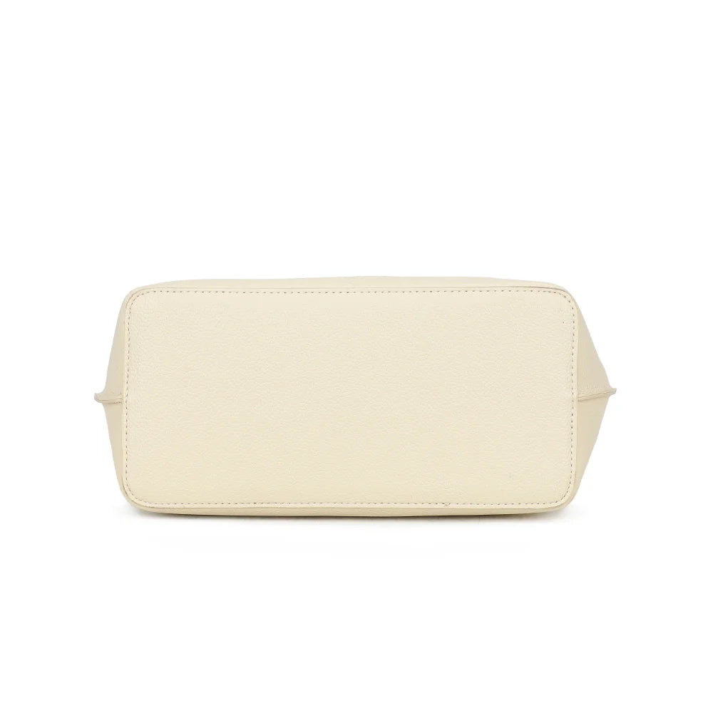 Dessous du sac Talyne beige en simili cuir grainé, pour une assise nette posé sur une table – réf. KJ-62094