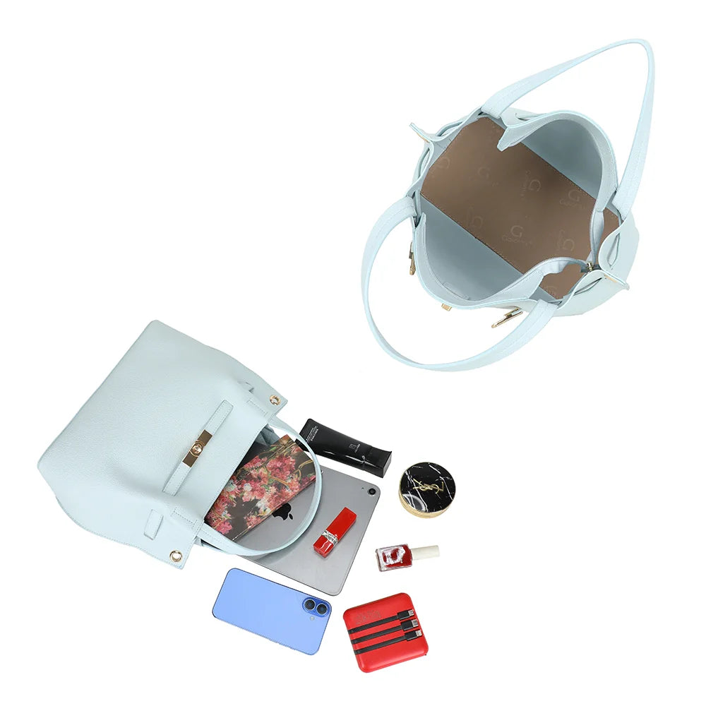 Intérieur du Talyne bleu clair : doublure logo Gallantry, place pour mini tablette, smartphone et maquillage – réf. KJ-62094
