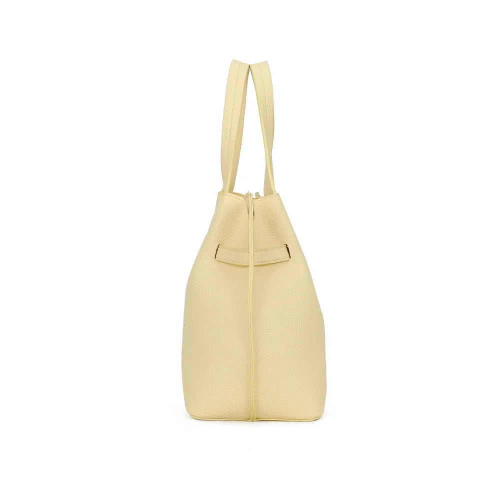 Profil du Talyne jaune : 14 cm de profondeur et œillet doré pour accrocher la bandoulière amovible – réf. KJ-62094